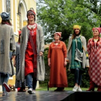 2016 májusa, kortárs udmurt divatbemutató Darali Leli szervezésében