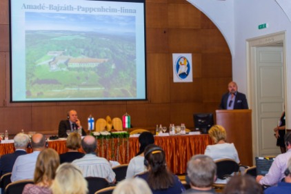 2016 szeptembere: Iszkaszentgyörgy bemutatkozása az esztergomi Finn-Magyar testvértelepülési találkozón. A fotón: Ari S. Kupsus finn díszpolgár