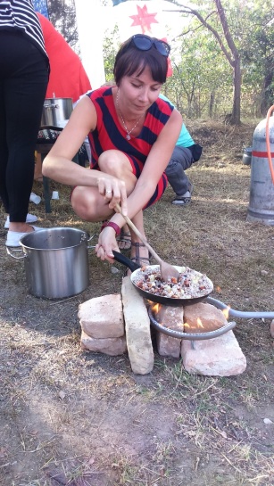 2016 szeptembere, Piret Junalainen észt nemzeti ételt főz a Somosma Napon